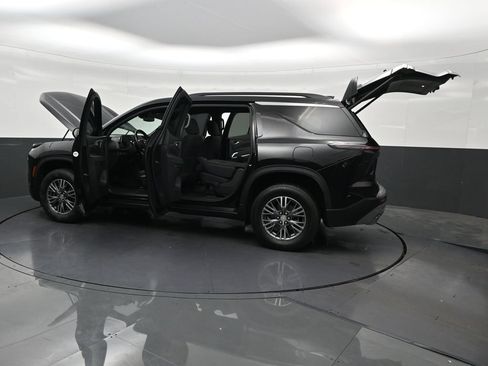 Used 2025 Chevrolet Traverse LT w/ Driver Confidence Package FWD image 36