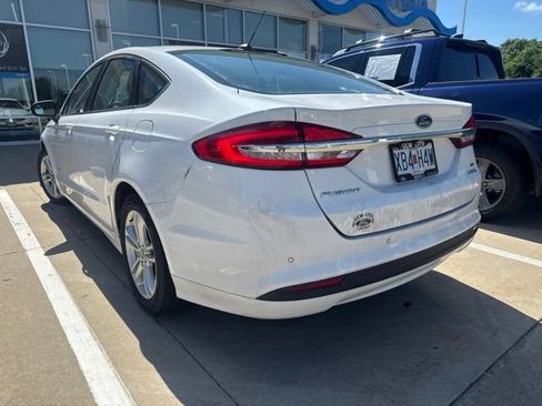 Used 2018 Ford Fusion SE FWD image 4