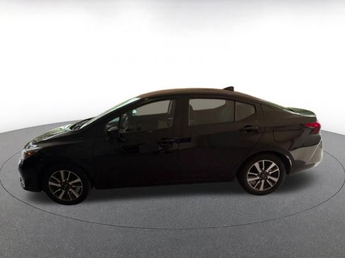 Used 2025 Nissan Versa SV image 9