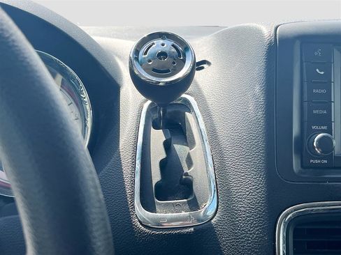 Used 2019 Dodge Grand Caravan SE image 16