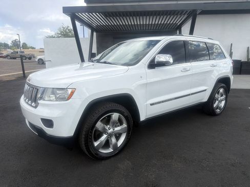 Used 2013 Jeep Grand Cherokee Overland AWD/4WD image 3