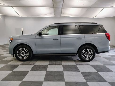 Certified 2025 Ford Expedition Active AWD/4WD image 3