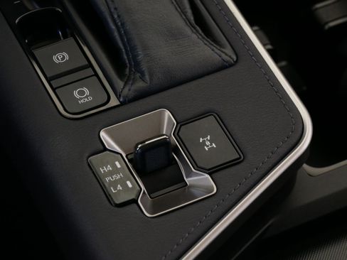 Used 2024 Lexus GX 550 w/ Cold Area Package AWD/4WD image 25