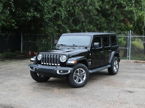 Used 2019 Jeep Wrangler Unlimited Sahara AWD/4WD image 1