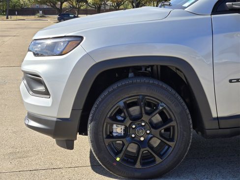 New 2026 Jeep Compass Latitude image 9