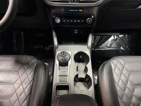 Used 2023 Ford Escape Platinum w/ Premium Technology Package AWD/4WD image 25
