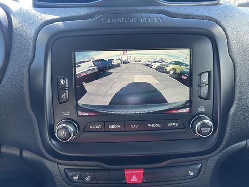 Used 2016 Jeep Renegade Trailhawk w/ Premium Trailhawk Package AWD/4WD image 18