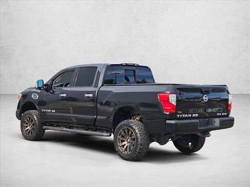 Used 2018 Nissan Titan SV w/ SV Convenience Package image 7
