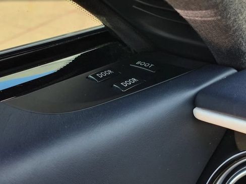 Used 2017 Rolls-Royce Wraith RWD image 33