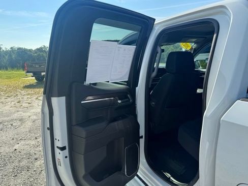Used 2023 Chevrolet Silverado 1500 LT AWD/4WD image 11