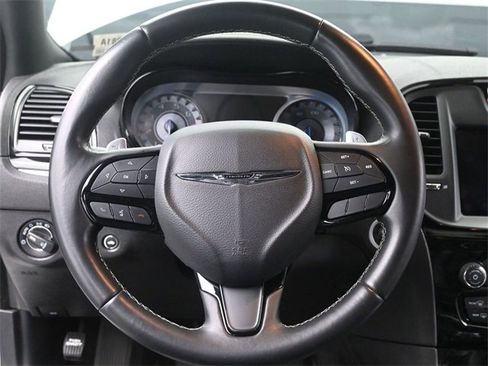 Used 2019 Chrysler 300 S image 28