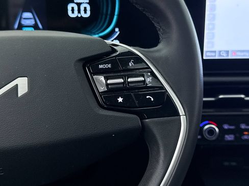 Used 2023 Kia Niro EX Touring FWD image 35