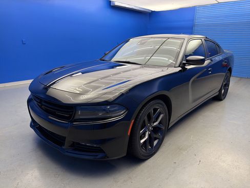 Used 2022 Dodge Charger SXT w/ Plus Group image 4