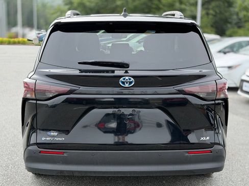 Certified 2025 Toyota Sienna XLE w/ XLE Plus Package AWD/4WD image 4