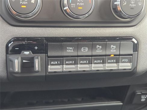 Used 2024 RAM 5500 Tradesman w/ Chrome Appearance Group AWD/4WD image 28