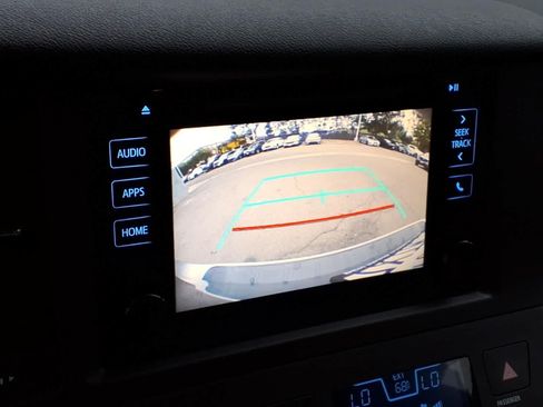 Used 2017 Toyota Sienna LE FWD image 23