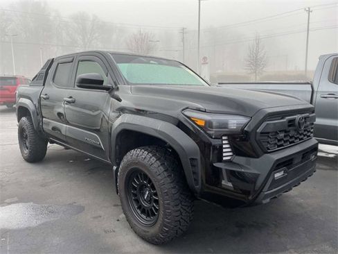 Used 2025 Toyota Tacoma TRD Off-Road image 5