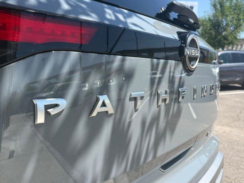 Used 2023 Nissan Pathfinder Platinum FWD image 9