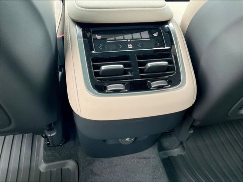 New 2026 Volvo XC90 B6 Plus w/ Protection Package Premier image 16
