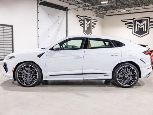 Used 2025 Lamborghini Urus SE image 12