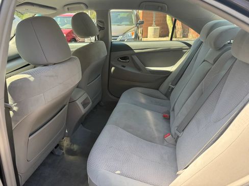 Used 2011 Toyota Camry LE FWD image 12