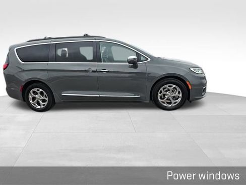 Used 2022 Chrysler Pacifica Limited image 29