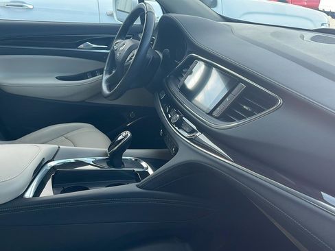Used 2020 Buick Enclave Premium image 6