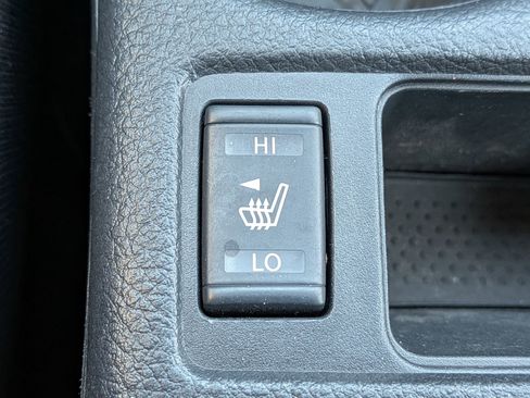 Used 2020 Nissan Rogue SV image 27