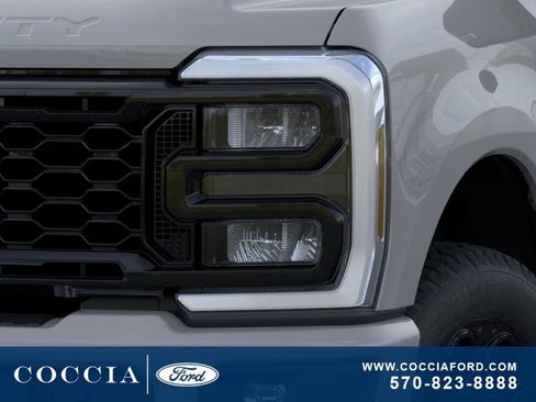 New 2026 Ford F250 XLT w/ XLT Premium Package AWD/4WD image 18