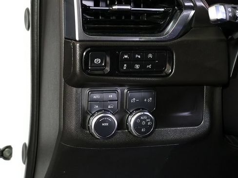 Used 2025 GMC Yukon XL Denali AWD/4WD image 29