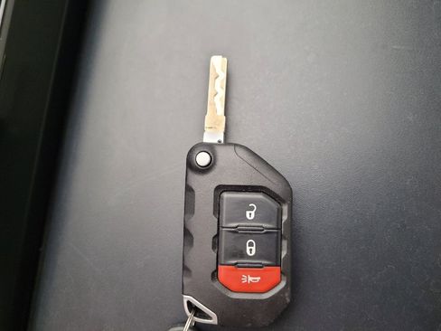 Used 2019 Jeep Wrangler Unlimited Sport S AWD/4WD image 32