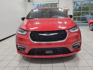 New 2026 Chrysler Pacifica Select video 3