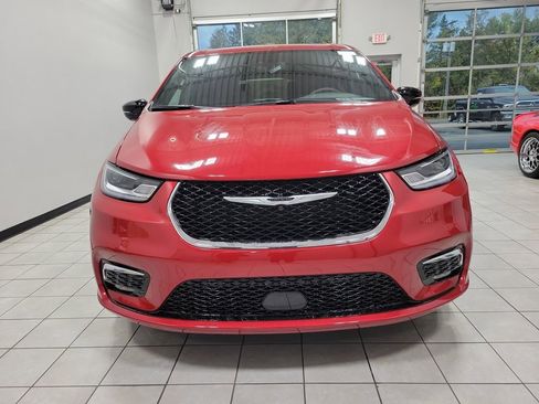 New 2026 Chrysler Pacifica Select image 3