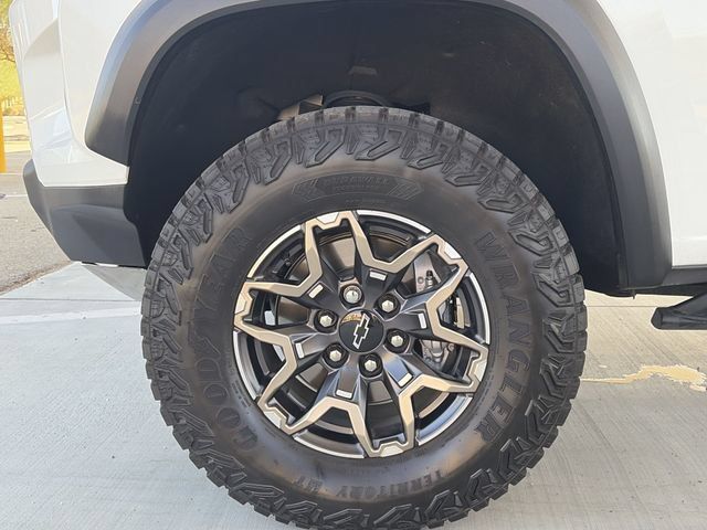Used 2025 Chevrolet Colorado ZR2 w/ Technology Package AWD/4WD image 32