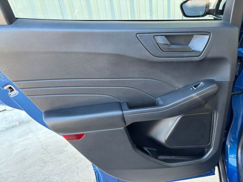 Used 2022 Ford Escape SE w/ SE Sport Appearance Package image 27