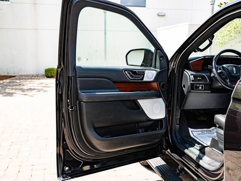 Used 2024 Lincoln Navigator Reserve AWD/4WD image 29