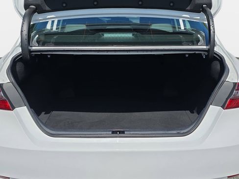 Used 2022 Toyota Camry SE image 12