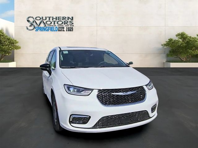 Used 2024 Chrysler Pacifica Limited FWD image 40