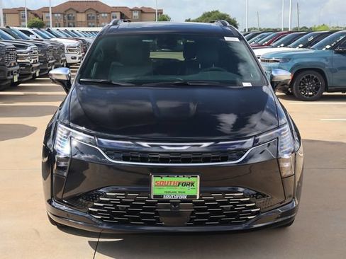 New 2027 Chrysler Pacifica Pinnacle w/ Theater Group FWD image 2
