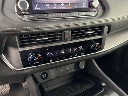 Used 2025 Nissan Rogue SV image 18