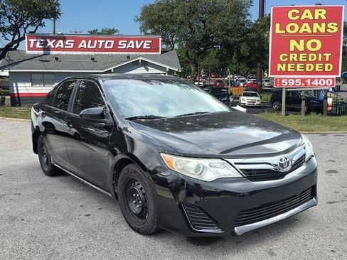 Used 2014 Toyota Camry LE FWD image 1