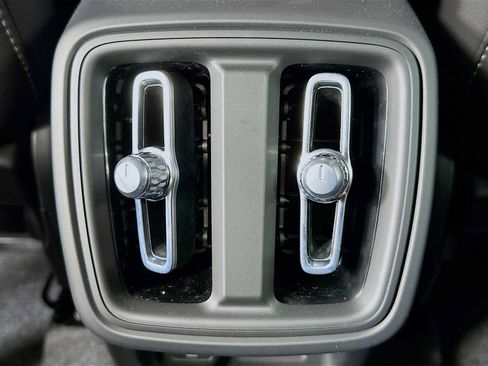 Used 2025 Volvo XC40 B5 Plus w/ Climate Package image 24