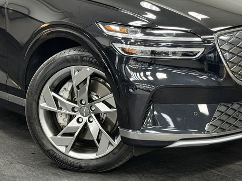 Used 2025 Genesis Electrified GV70 Advanced image 4