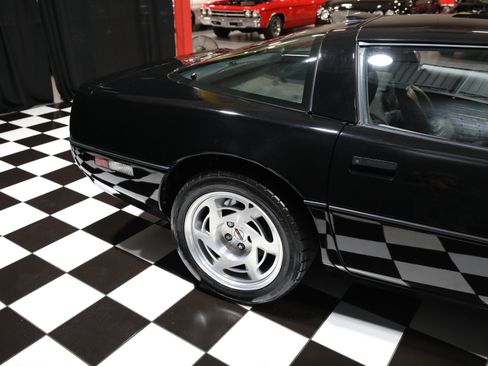 Used 1990 Chevrolet Corvette ZR-1 RWD image 18