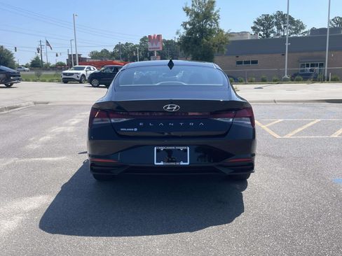 Used 2023 Hyundai Elantra SEL w/ Convenience Package FWD image 5