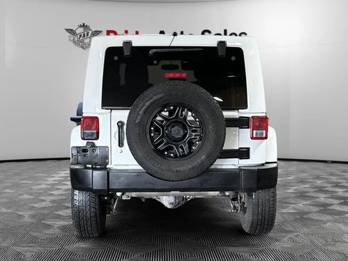 Used 2016 Jeep Wrangler Unlimited Rubicon w/ Connectivity Group AWD/4WD image 5