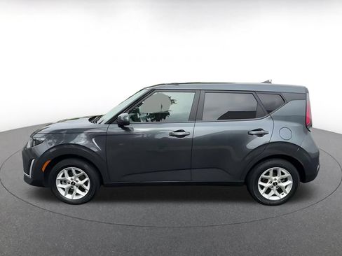 Used 2025 Kia Soul LX w/ LX Technology Package FWD image 9