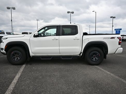 Used 2025 Nissan Frontier PRO-4X w/ Pro Convenience Package AWD/4WD image 5