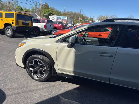 Used 2014 Subaru Crosstrek 2.0i Premium w/ Popular Package #1 AWD/4WD image 4