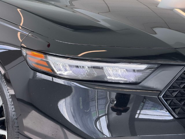 Used 2024 Honda Accord Touring image 9
